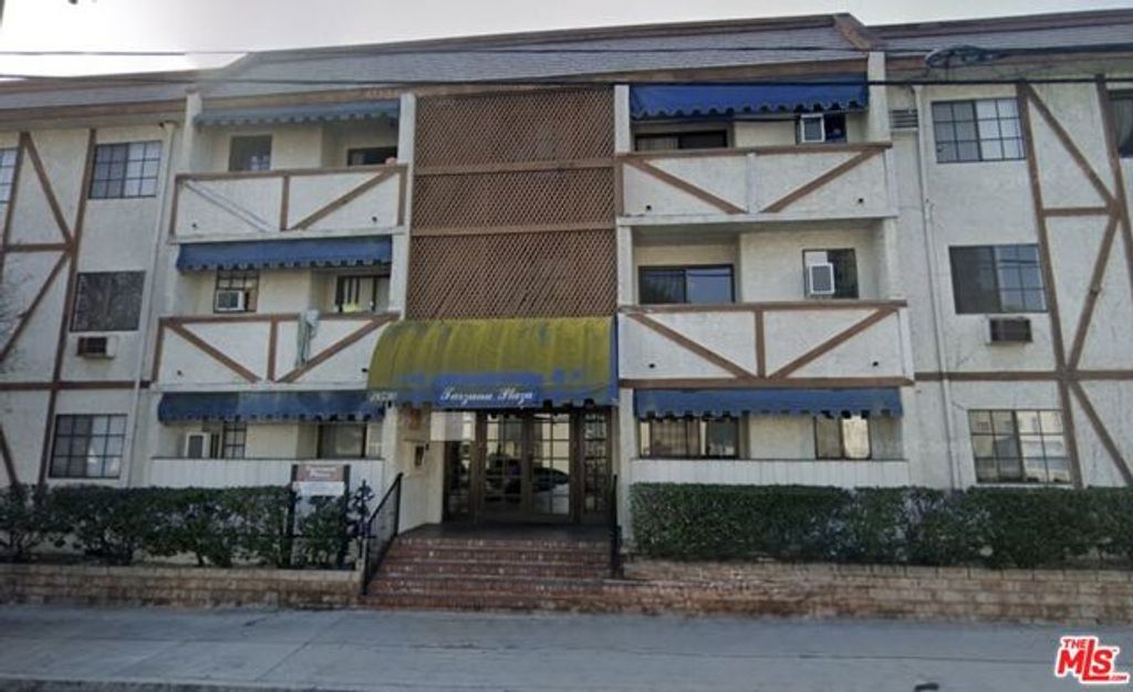 18530 Hatteras Street 216, Los Angeles, CA 91356