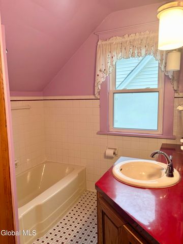 325 Midland Avenue, Niskayuna, NY 12304