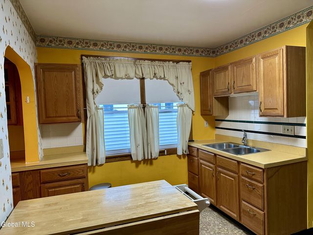 325 Midland Avenue, Niskayuna, NY 12304