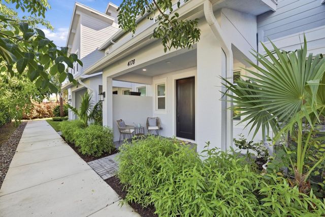 4178 S Longwood Lake Square, Westlake, FL 33470