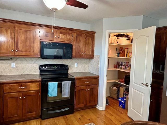 4913 S 22nd Street, Leavenworth, KS 66048