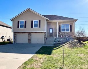 4913 S 22nd Street, Leavenworth, KS 66048