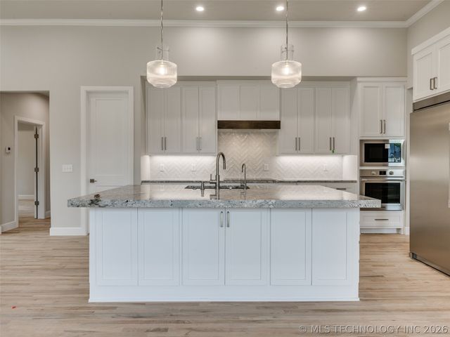 11264 S Fir Avenue W, Jenks, OK 74037