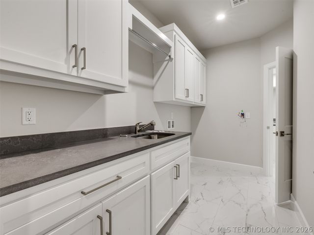 11264 S Fir Avenue W, Jenks, OK 74037