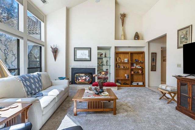 8408 N 6th Street, Fresno, CA 93720