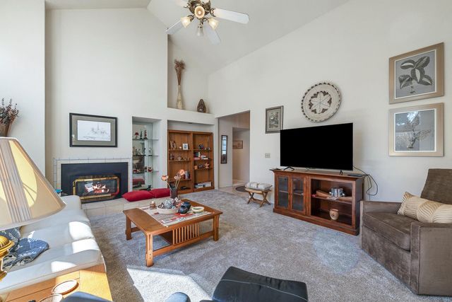 8408 N 6th Street, Fresno, CA 93720