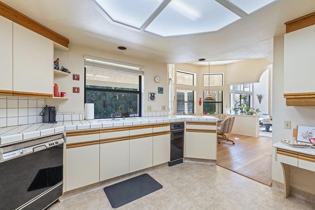 8408 N 6th Street, Fresno, CA 93720