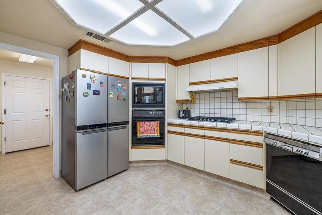 8408 N 6th Street, Fresno, CA 93720