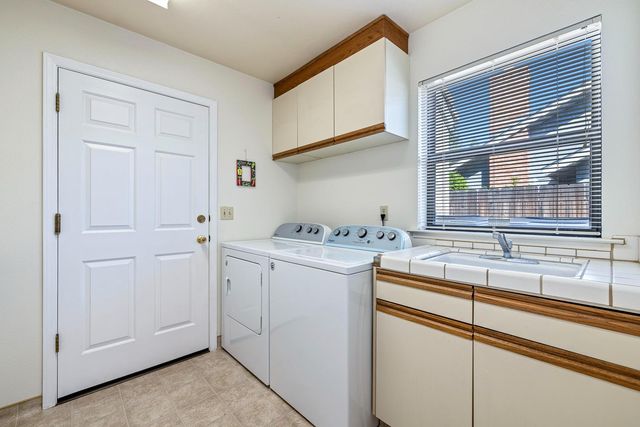 8408 N 6th Street, Fresno, CA 93720