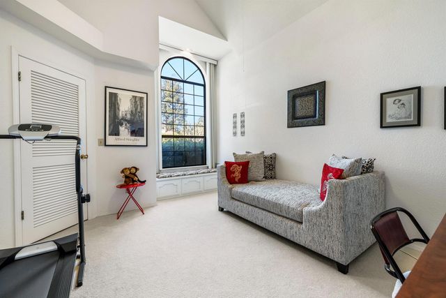 8408 N 6th Street, Fresno, CA 93720