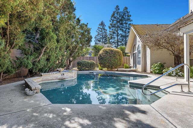 8408 N 6th Street, Fresno, CA 93720