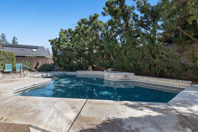 8408 N 6th Street, Fresno, CA 93720