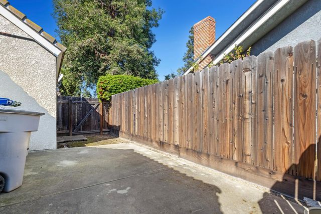 8408 N 6th Street, Fresno, CA 93720