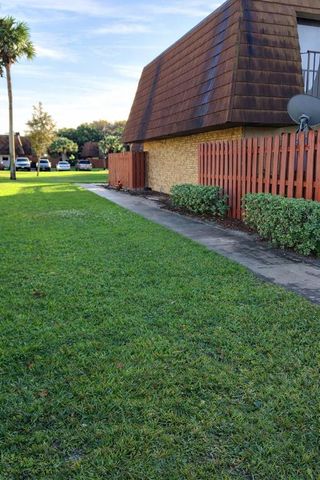 1458 N Lawnwood Circle 26d, Fort Pierce, FL 34950