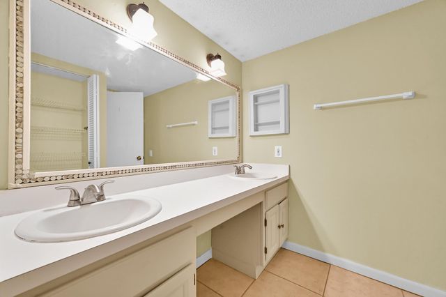 1458 N Lawnwood Circle 26d, Fort Pierce, FL 34950