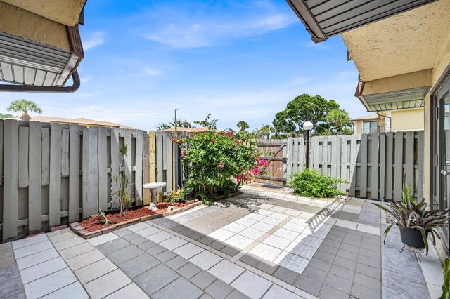 1458 N Lawnwood Circle 26d, Fort Pierce, FL 34950