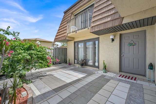 1458 N Lawnwood Circle 26d, Fort Pierce, FL 34950