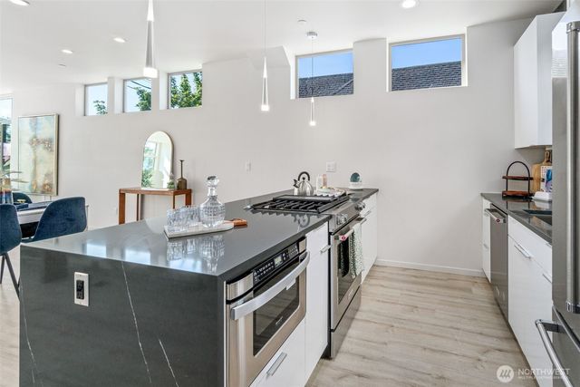 6747 15th Avenue NW, Seattle, WA 98117