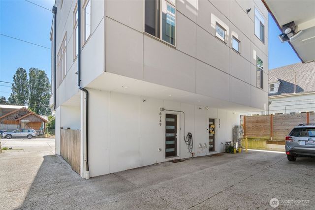 6747 15th Avenue NW, Seattle, WA 98117