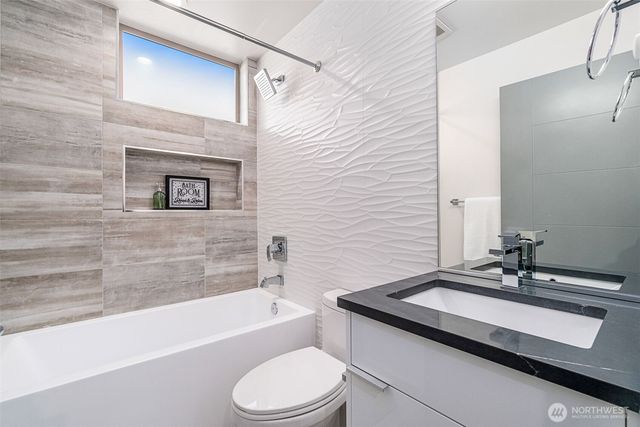 6747 15th Avenue NW, Seattle, WA 98117