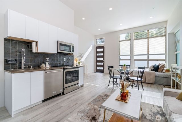 6747 15th Avenue NW, Seattle, WA 98117