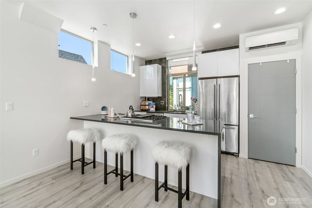 6747 15th Avenue NW, Seattle, WA 98117
