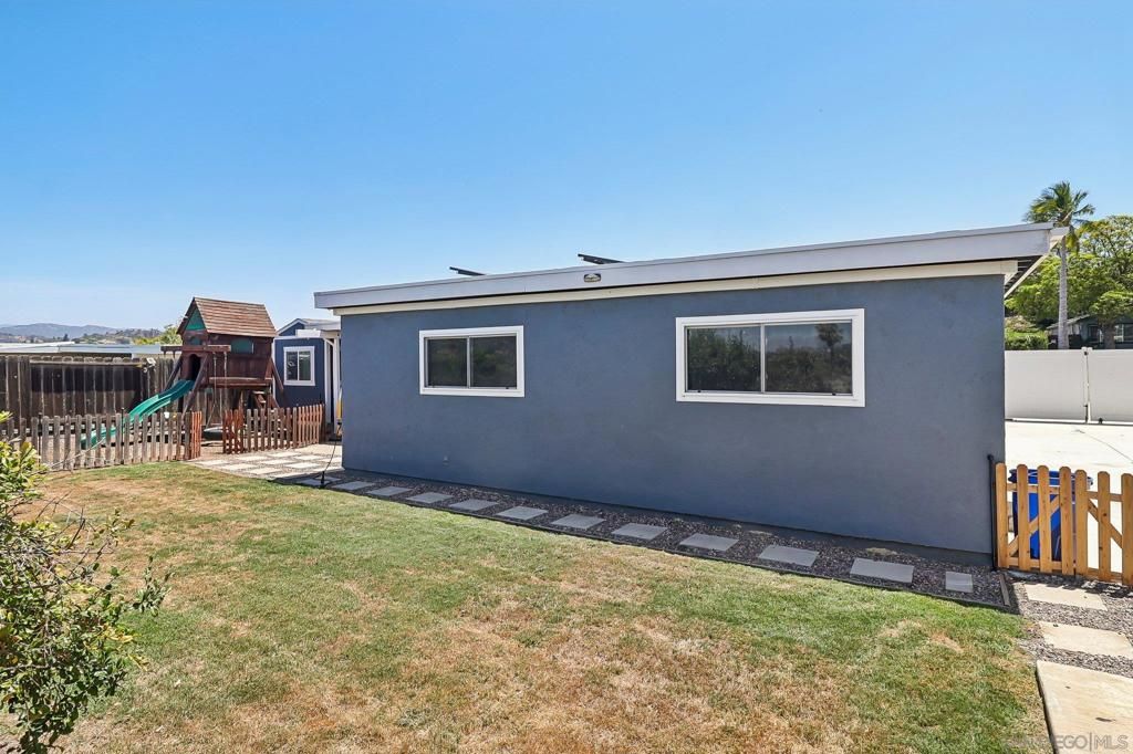 Image 23 of property listing at 598 Tam O Shanter Dr, San Marcos, CA 92069