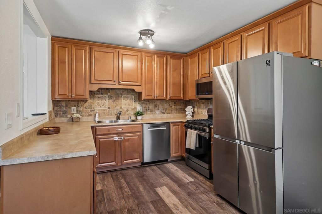 Image 6 of property listing at 598 Tam O Shanter Dr, San Marcos, CA 92069