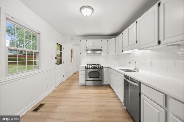 210 W BEECH RD, Sterling, VA 20164