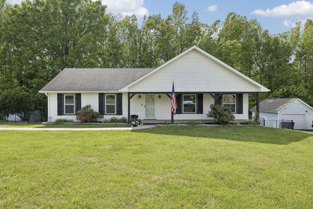 105 Hilco Dr, Lafayette, TN 37083