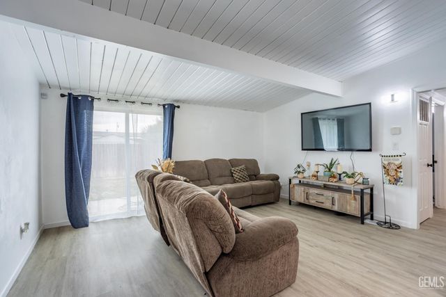 132 Morrison Street, Bakersfield, CA 93309
