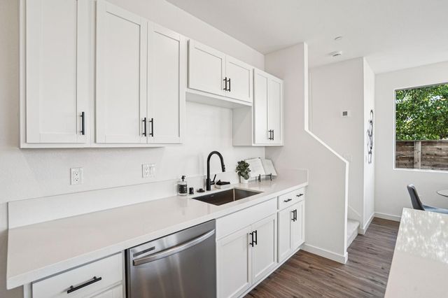 2060 Odin Walk, Sacramento, CA 95835