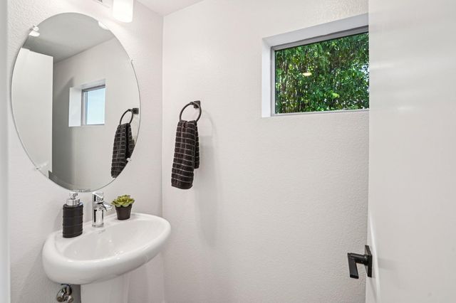 2060 Odin Walk, Sacramento, CA 95835