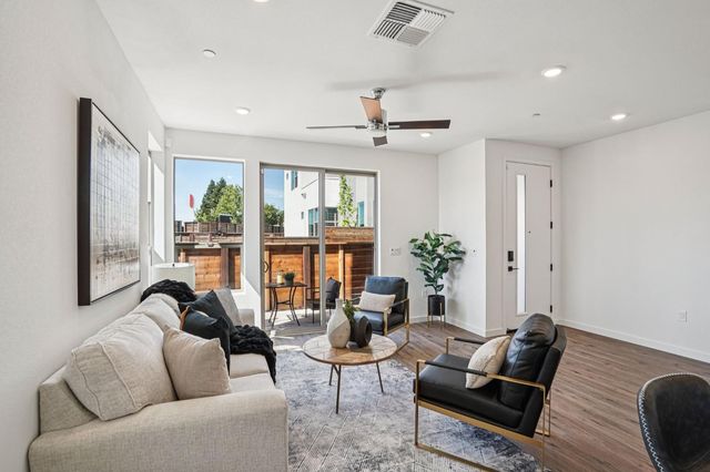 2060 Odin Walk, Sacramento, CA 95835