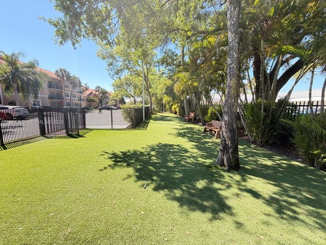 8821 Wiles Road 108, Coral Springs, FL 33067