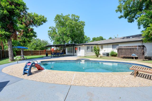 1702 SE 22nd Avenue, Mineral Wells, TX 76067