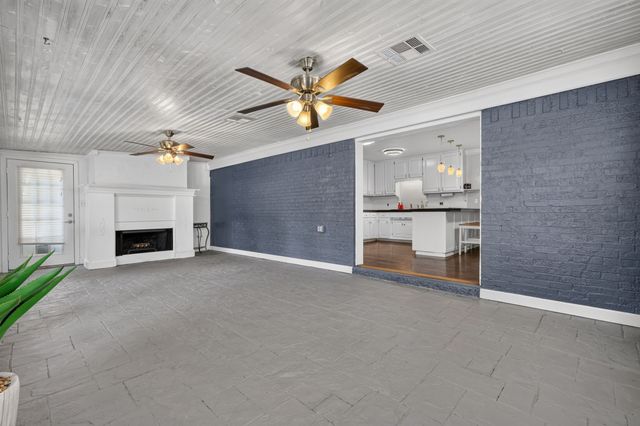 1702 SE 22nd Avenue, Mineral Wells, TX 76067