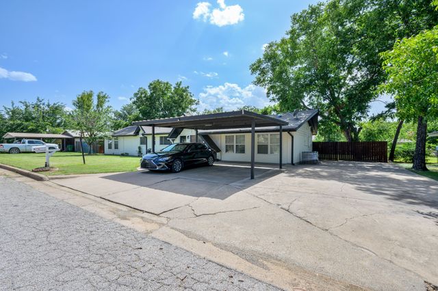 1702 SE 22nd Avenue, Mineral Wells, TX 76067