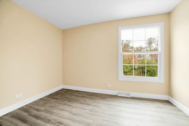 1295 Pearl Avenue D, Glendale Heights, IL 60139