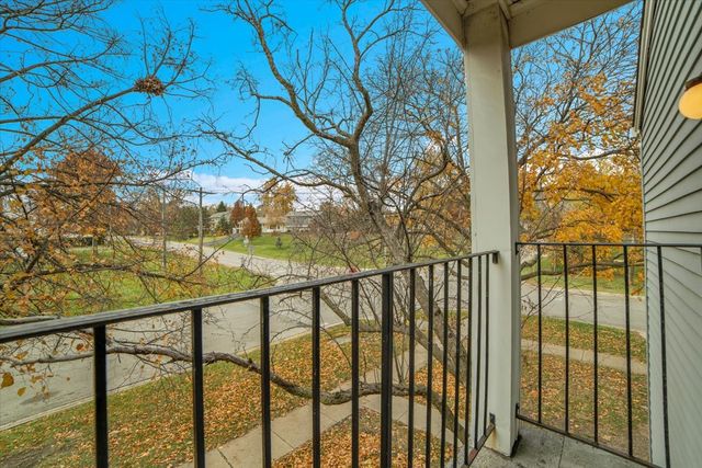 1295 Pearl Avenue D, Glendale Heights, IL 60139