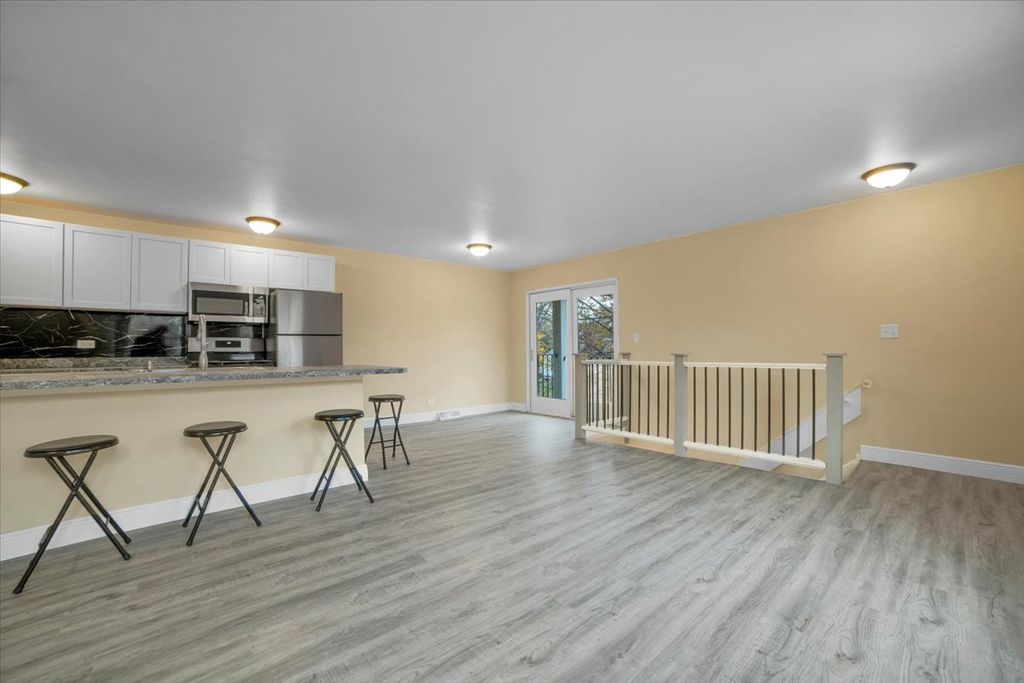 1295 Pearl Avenue D, Glendale Heights, IL 60139