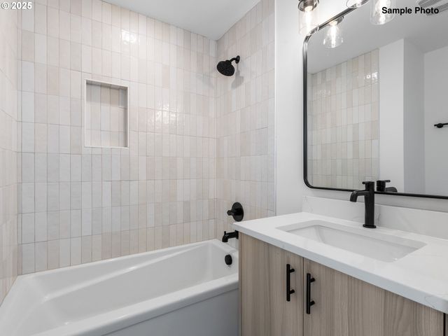 4368 Ne Going St, Portland, OR 97218