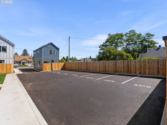 4368 Ne Going St, Portland, OR 97218