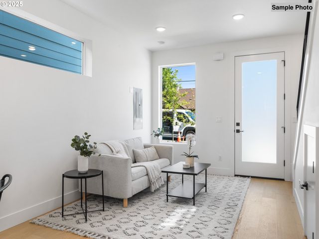 4368 Ne Going St, Portland, OR 97218