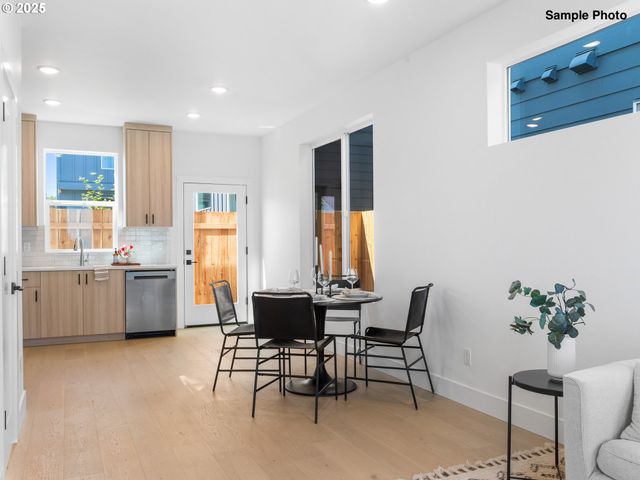 4368 Ne Going St, Portland, OR 97218