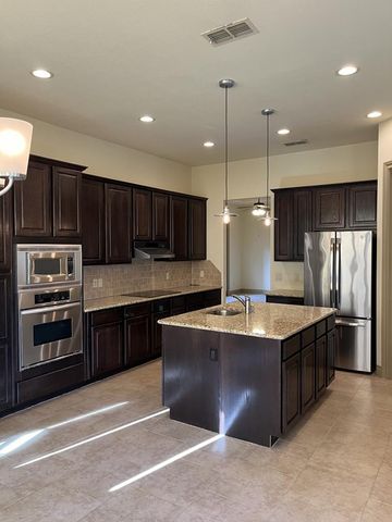 2904 Rock Barn Dr, Kerrville, TX 78028