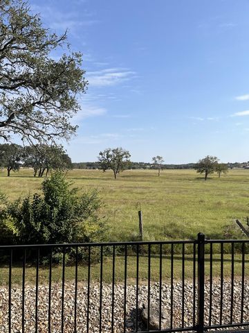 2904 Rock Barn Dr, Kerrville, TX 78028