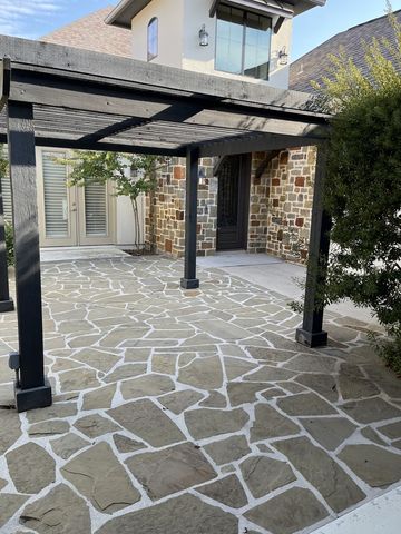 2904 Rock Barn Dr, Kerrville, TX 78028