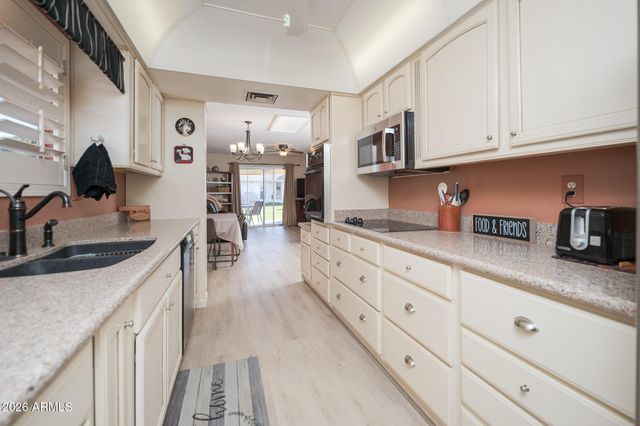 19221 N SOMBRERO Circle, Sun City, AZ 85373