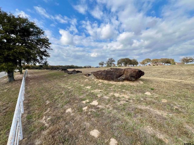 15511 Stallion Lake Blvd, Lindale, TX 75771